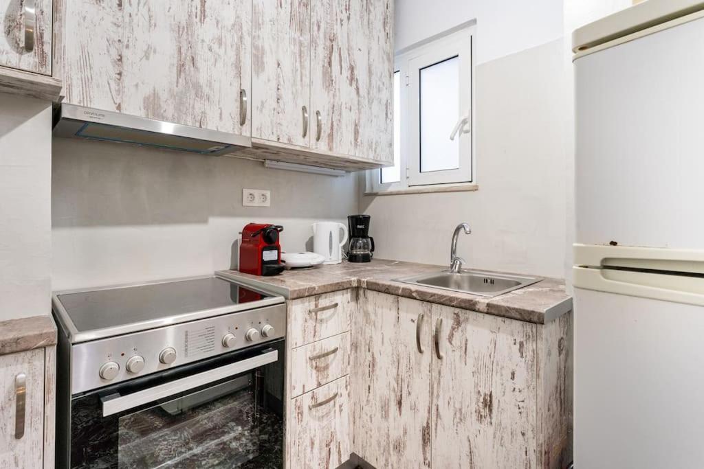 Downtown Cute Apt In The Heart Of Plaka Atene Esterno foto